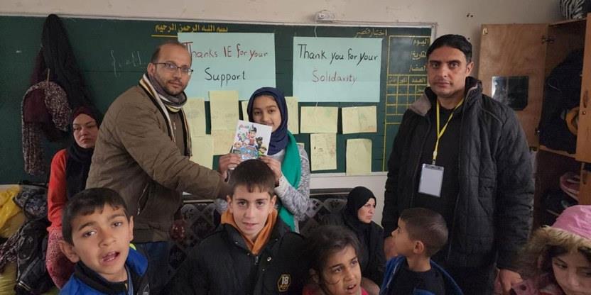 Lærere og elever på en skole i Gaza
