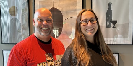 Bilde av Bjørn Martinsen og Christina Niemi Mølstad, smilende. FOTO: Annett Rundberget