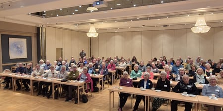 Fullsatt sal med nesten 100 pensjonistmedlemmer.