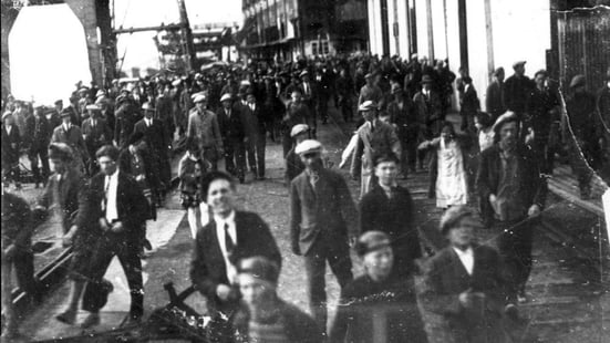 Slaget ved Menstad 1931, den første store arbeidskonflikten i Norge mellom arbeiderbevegelsen og bedriftseierne