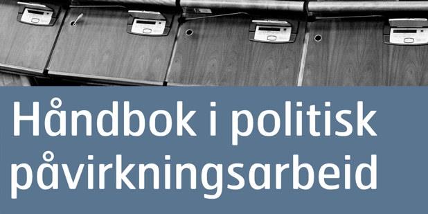 Bilde fra sal med teksten "Håndbok i politisk påvirkningsarbeid". Foto.