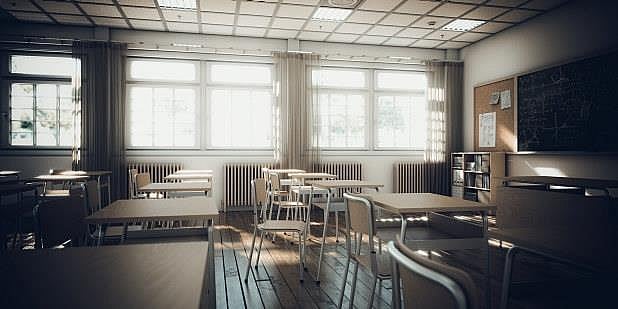 Et klasserom uten elever. Foto.