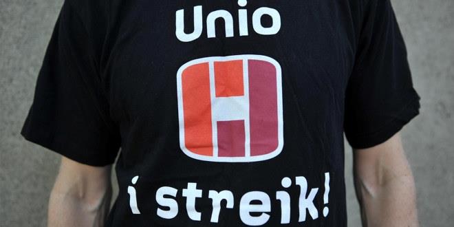 Et bilde av en svart t-skjorte med teksten "Unio i streik".