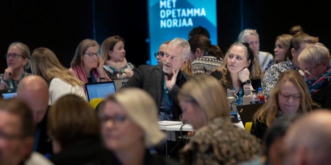 Bildet viser en stor del av årets landsmøtedelegater samlet i salen på Lillestrøm.